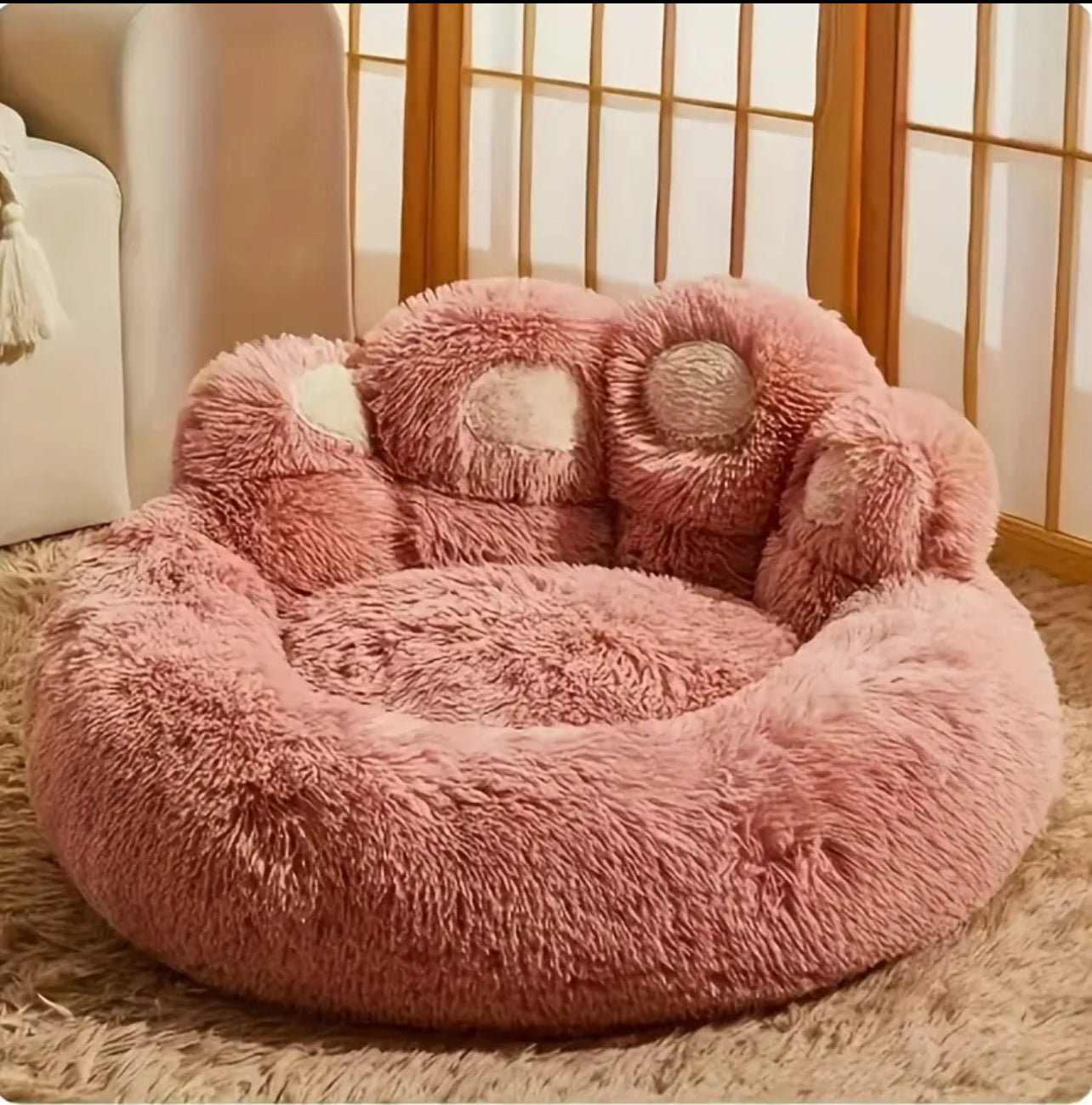 Luxury Plush Cat Bed with Cozy Bear Paw Design. سرير القط الفخم الفاخر مع تصميم مخلب الدب المريح