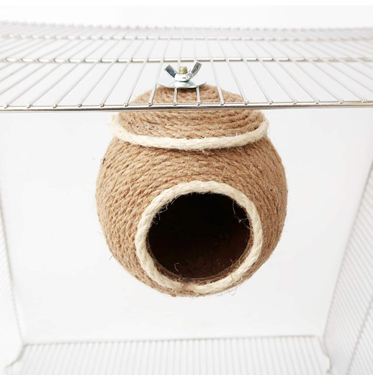 1 pcs coconut shell birds nest
4 pcs straw bird nest
عش طيور مصنوع من صدف جوز الهند عدد ١+
٤ اعشاش مصنوعه من القش